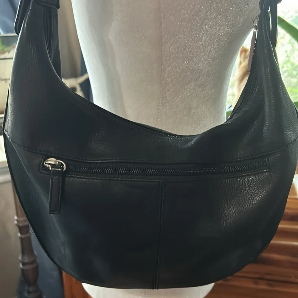 Classic Black Leather Hobo Shoulder Bag - Unbranded